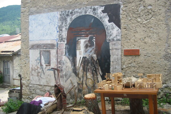 116-1670_IMG
